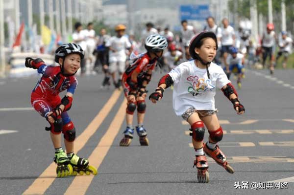 轮滑老是跌倒怎么回事,轮滑往后摔倒怎么办