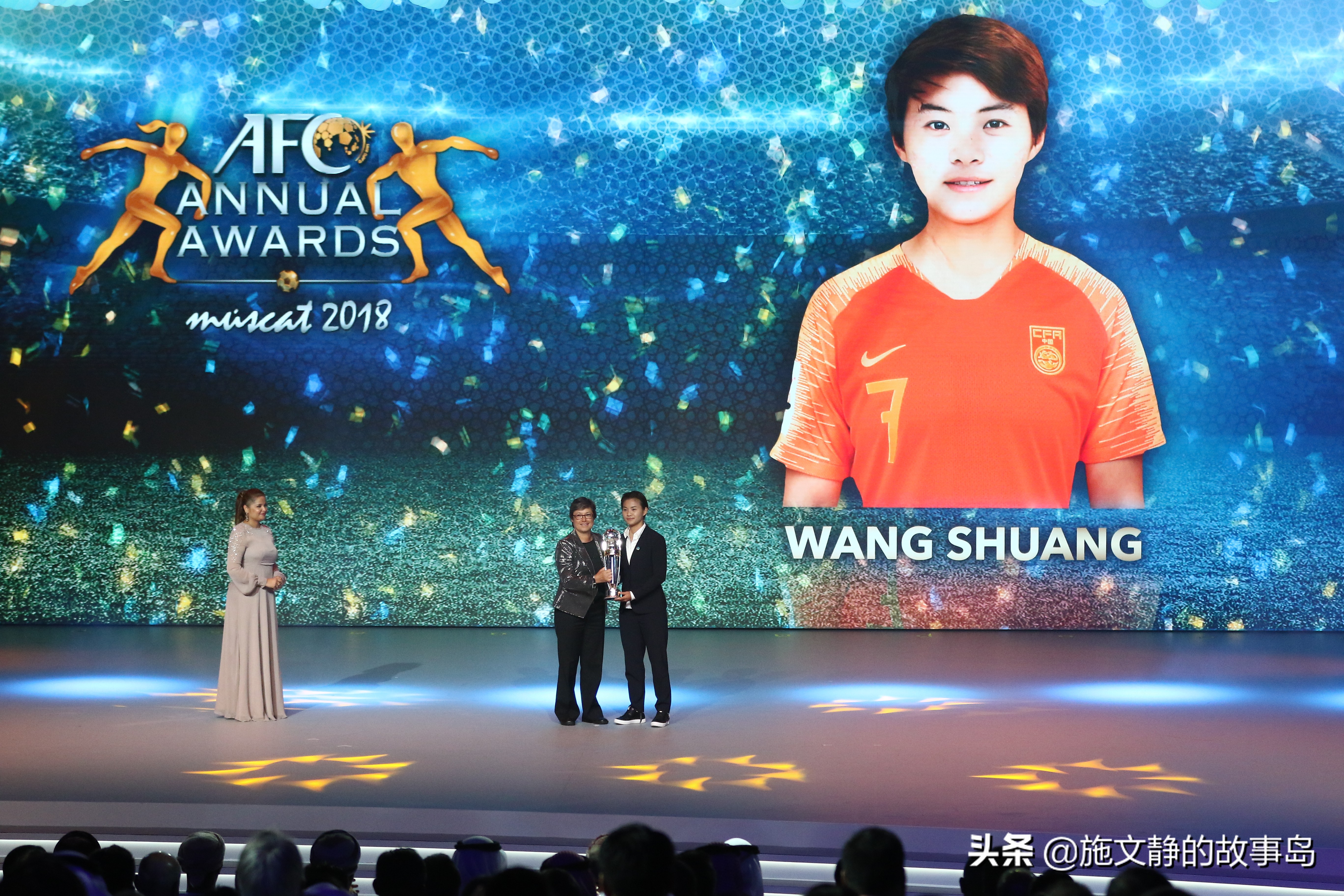 这个女生追着梦跑了二十年，终于把自己踢进了足球之梦