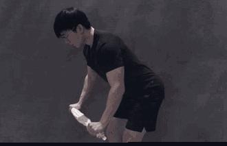 圆肩驼背做什么动作好,圆肩驼背头前引训练方案