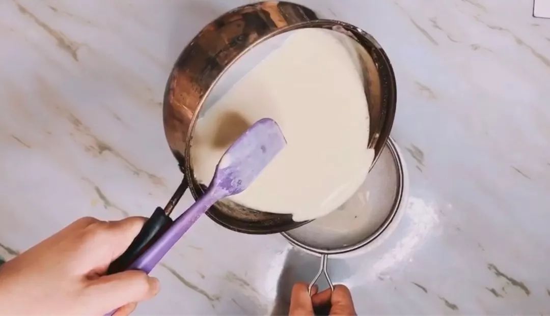 抖音最火爆布丁做法,抖音网红零食气球布丁