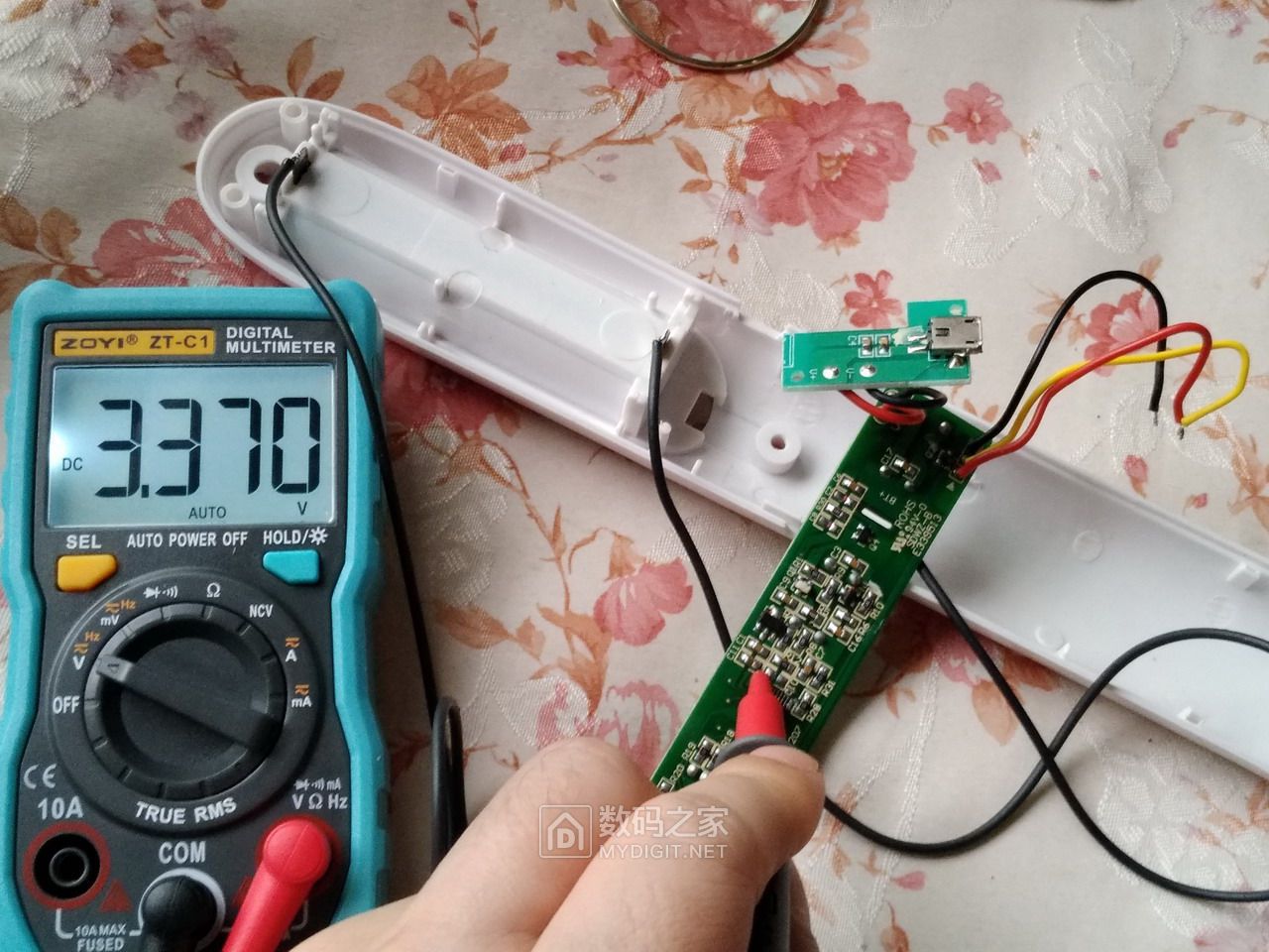 电蚊拍电路图原理检修视频,电蚊拍紫光灯维修