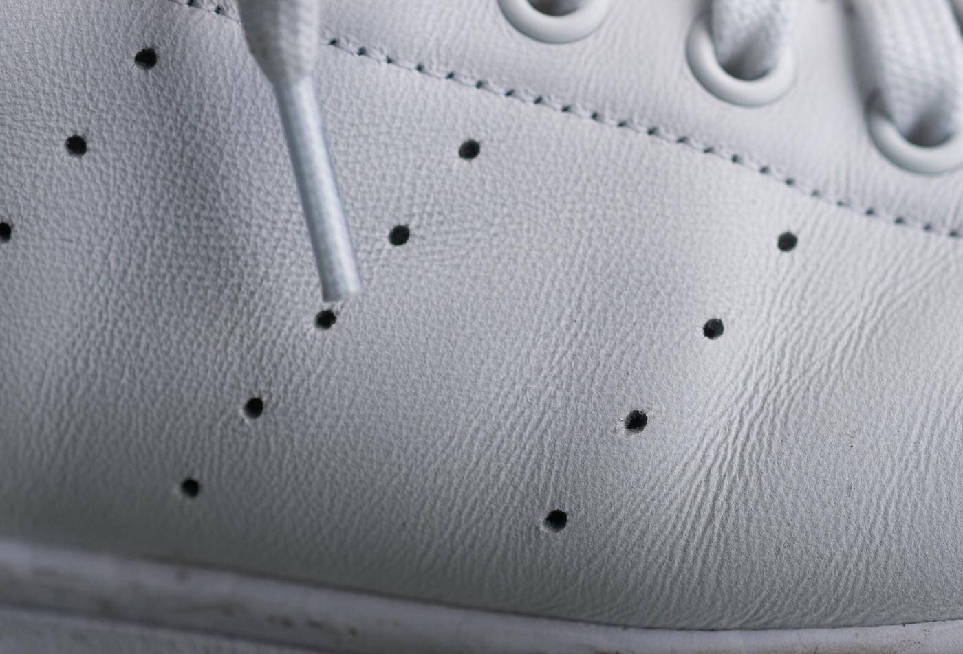 阿迪和耐克小白鞋哪个好,阿迪达斯和小白