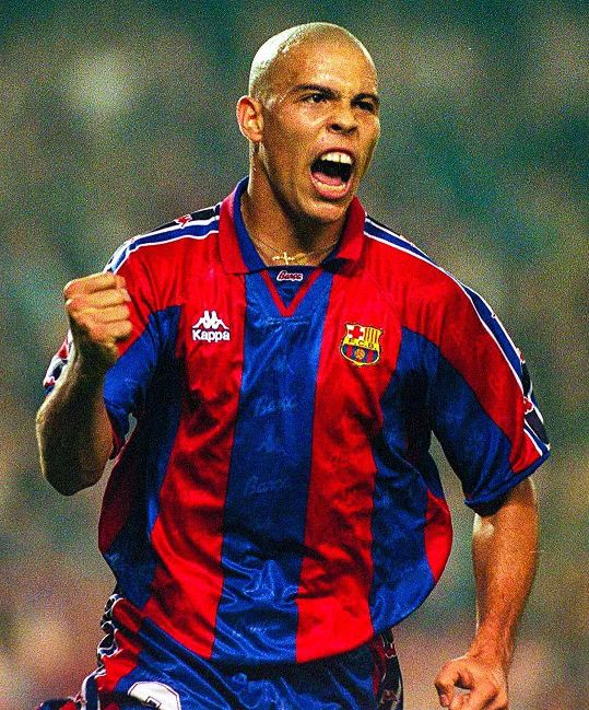 外星人罗纳尔多巅峰实力,2000年的外星人罗纳尔多