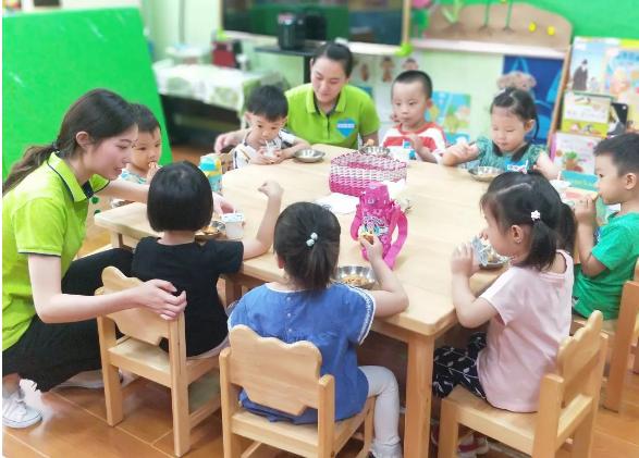 走进幼儿园快乐初体验,快乐初体验