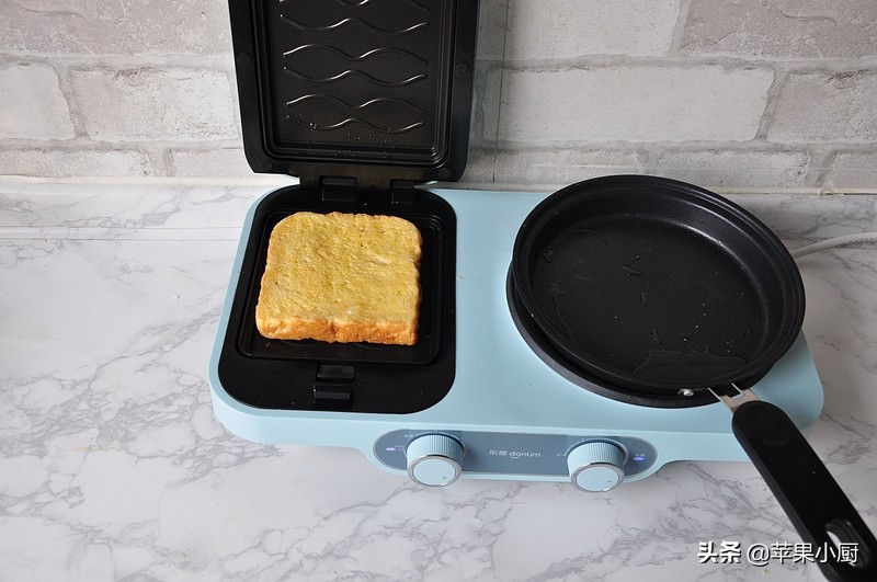 早餐不加鸡蛋怎么做好吃又简单,做煎鸡蛋吐司的三种方法