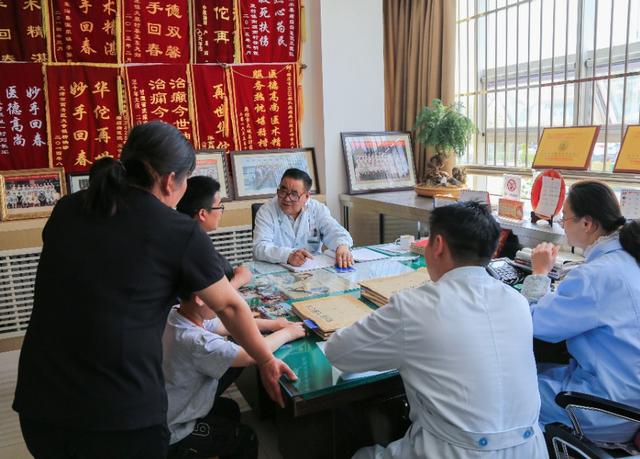 山东泗水癫痫病医院花香四季情暖人间——赵伟摄影、撰文