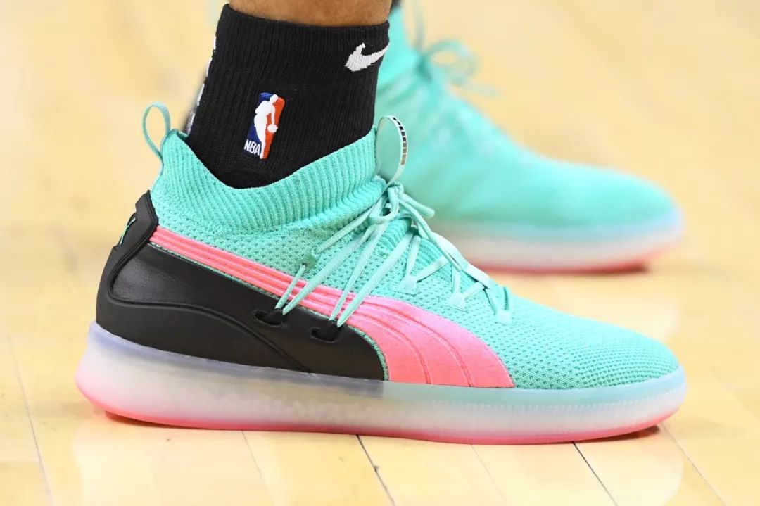 WEN赛场：Curry5助萌神*杀屠**速贷中心威少上脚签名战靴砍大号三双