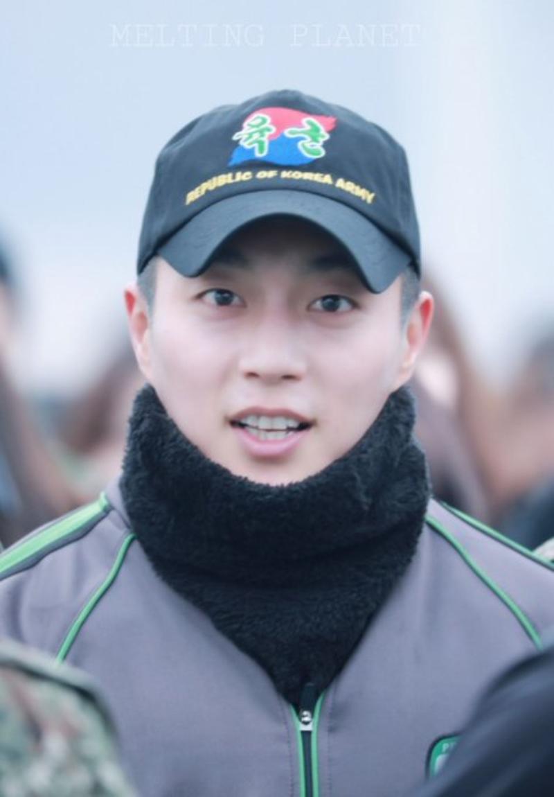 尹斗俊军队表演,尹斗俊足球视频