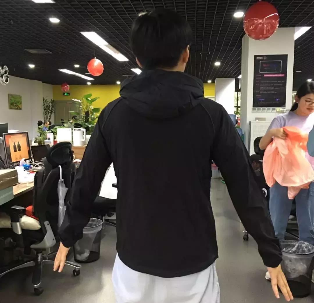 防晒衣评测|阿迪、耐克不防晒,它竟比棉T恤还透气