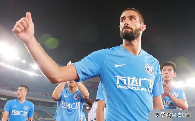 名帅贝尼特斯颜面尽失，保利尼奥帽子戏耍一方，*率赔**也会忽悠你