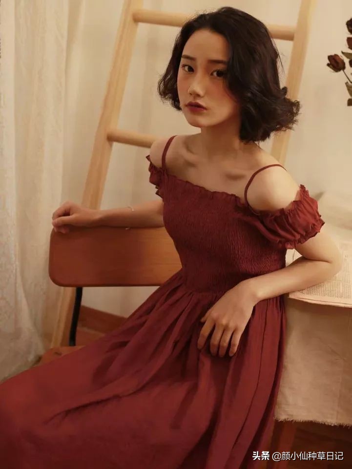 柳岩露出香肩,柳岩露锁骨