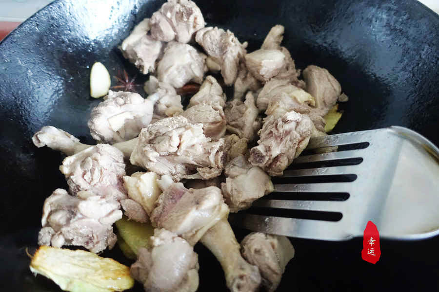 酥脆鸭块,鸭皮酥脆鸭肉鲜嫩