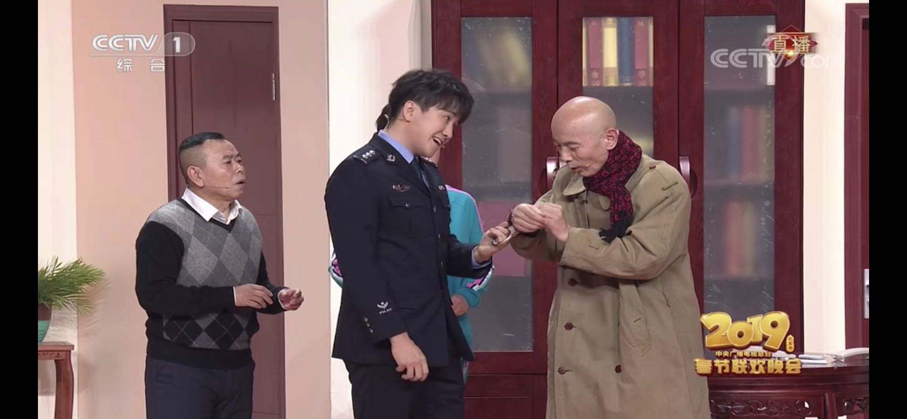 印度为何总是冤大头？网友：这就是今年春晚小品卖保健品的套路啊