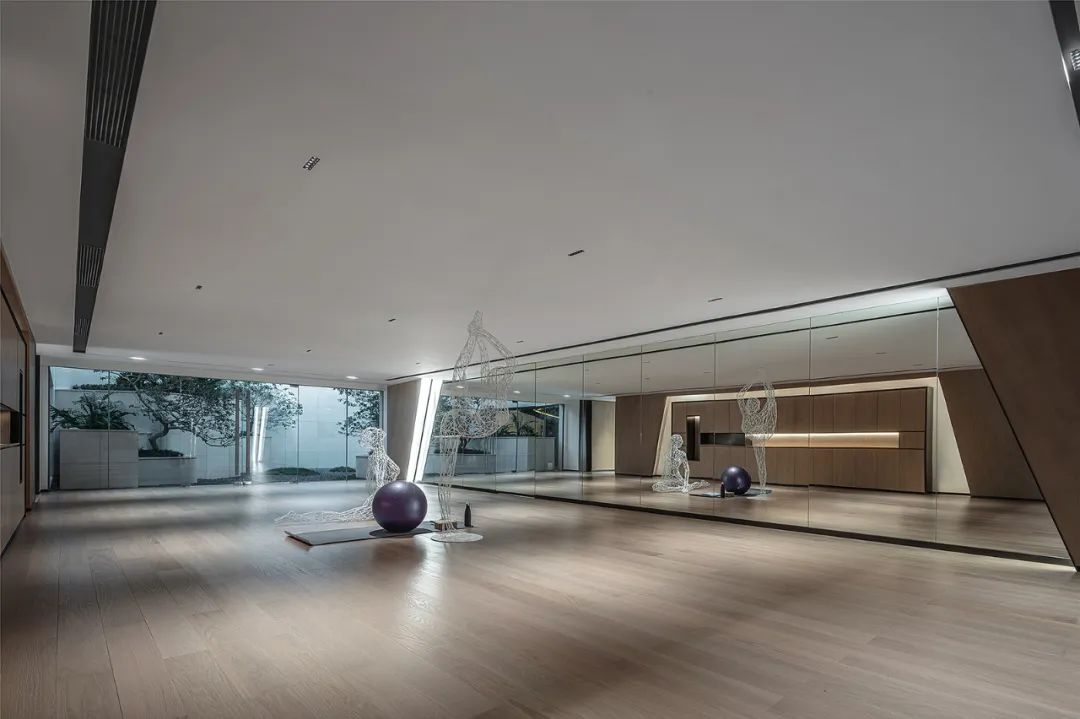 首发|达观设计：现代折线艺术生活馆，家与城市的过渡