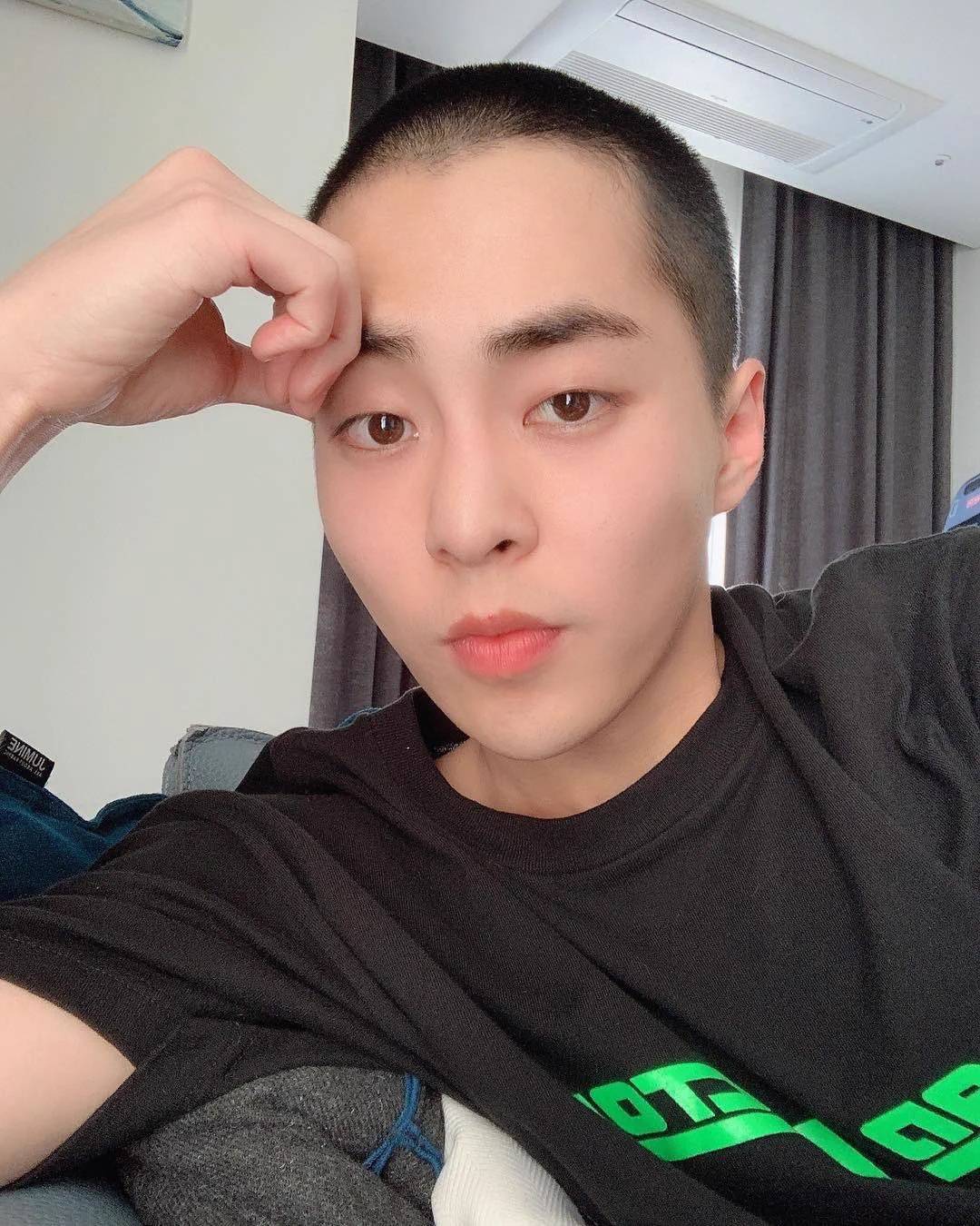 金珉锡寸头,朴灿烈金珉锡合照2017