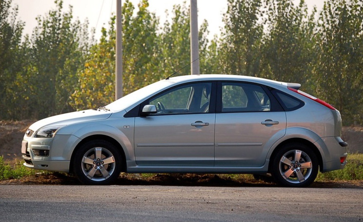 福克斯两厢2.0自动豪华运动,运动款福克斯与普通版的区别