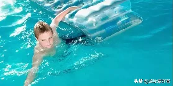 游泳怎么消除怕水心理,游泳怎样消除恐惧心理