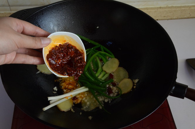 东北铁锅炖鱼正宗做法视频,东北铁锅炖鱼最正宗的做法