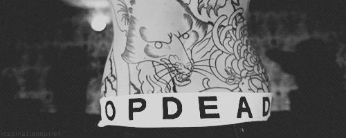 用纹身掩盖自己的伤疤,纹身是为了掩盖伤疤