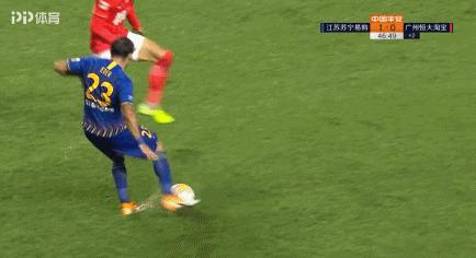 误判两个点球！中超名哨将错就错，广州恒大再遭不公正判罚