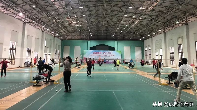 成都室内大型运动场地,周末可以打羽毛球的场子