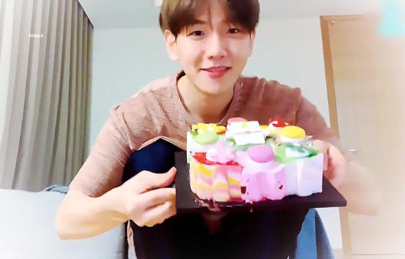 边伯贤生日直播和粉丝约定,边伯贤生日会应援花