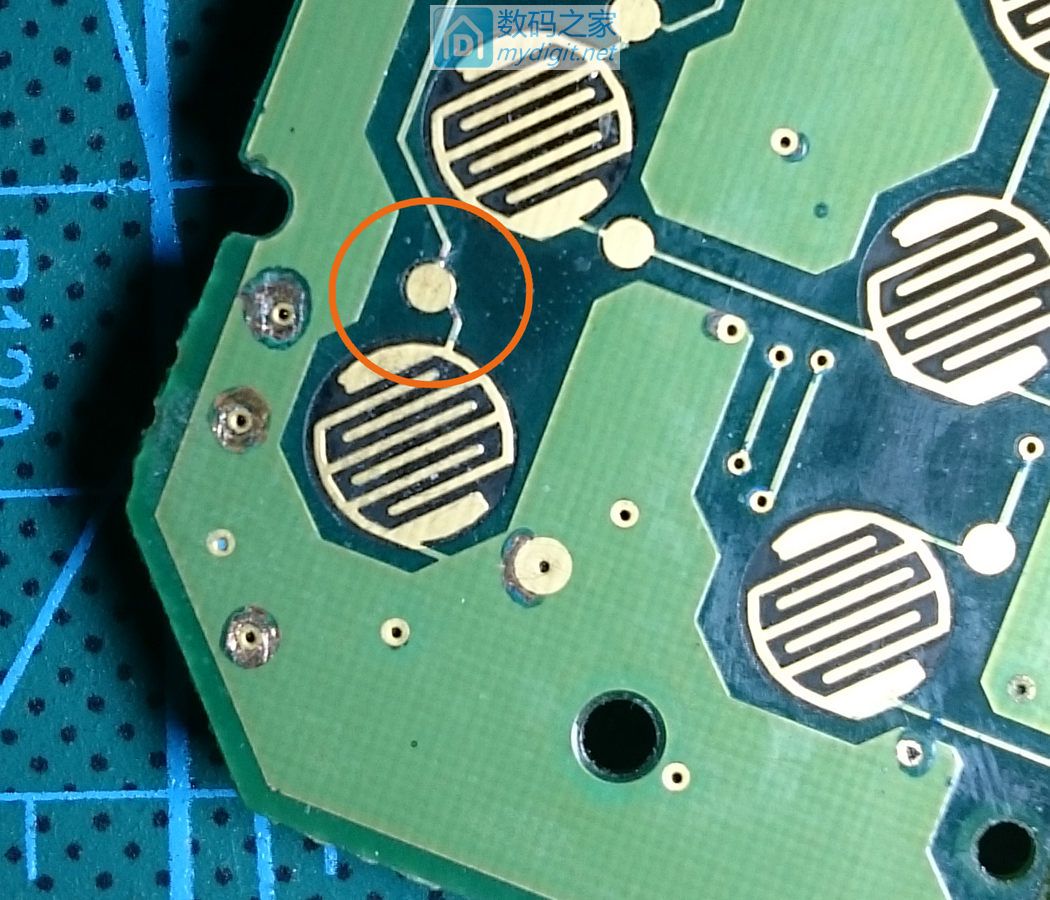 技术大佬秀操作！德州仪器TI-89图形计算器拆机维修及CPU超频