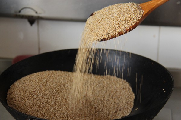 麻酱怎么调才能像火锅店一样好吃,海底捞火锅店里的麻酱怎么调