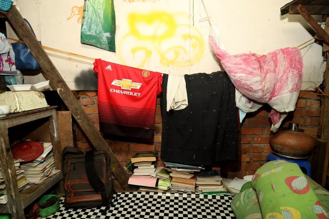 韪㈣冻鐞冪殑灏忕敺瀛╂湁澶氬竻,鎴戝彧鏈変竴鏉¤吙