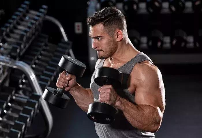 运动饮料健身时如何饮用,健身有没有必要喝运动饮料