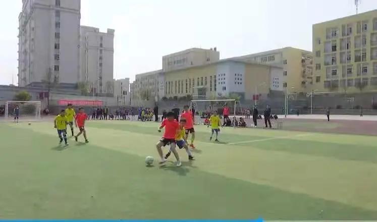 足球点亮绿茵梦想,足球点燃希望绿茵放飞梦想