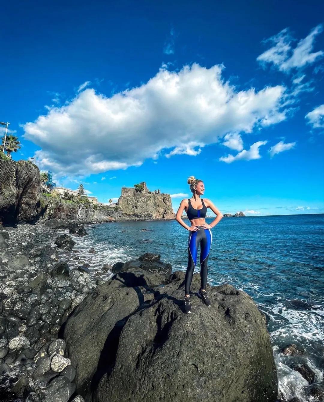 意大利宅男女神！36D好身材，700万粉丝被她撩疯了