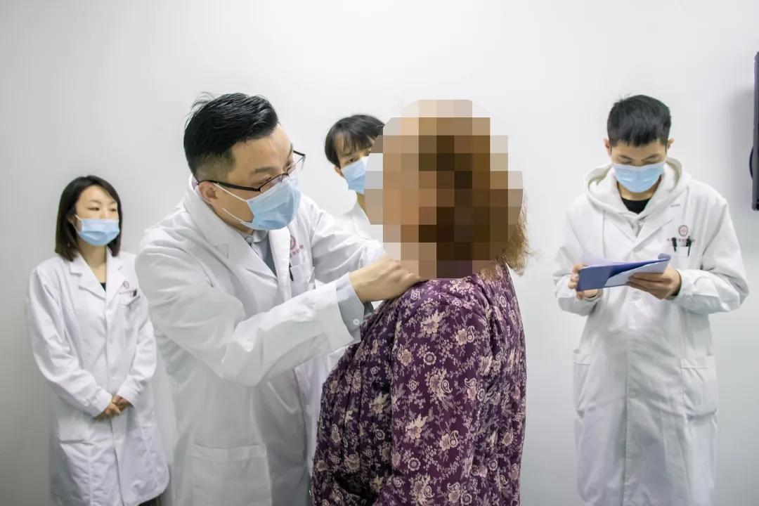 突然胖了然后减了药量又瘦了一点,最近减肥为什么脖子肿了