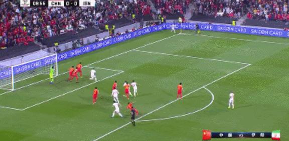 惨败出局！国足0-3伊朗连续两届亚洲杯止步8强后卫三次失误送礼