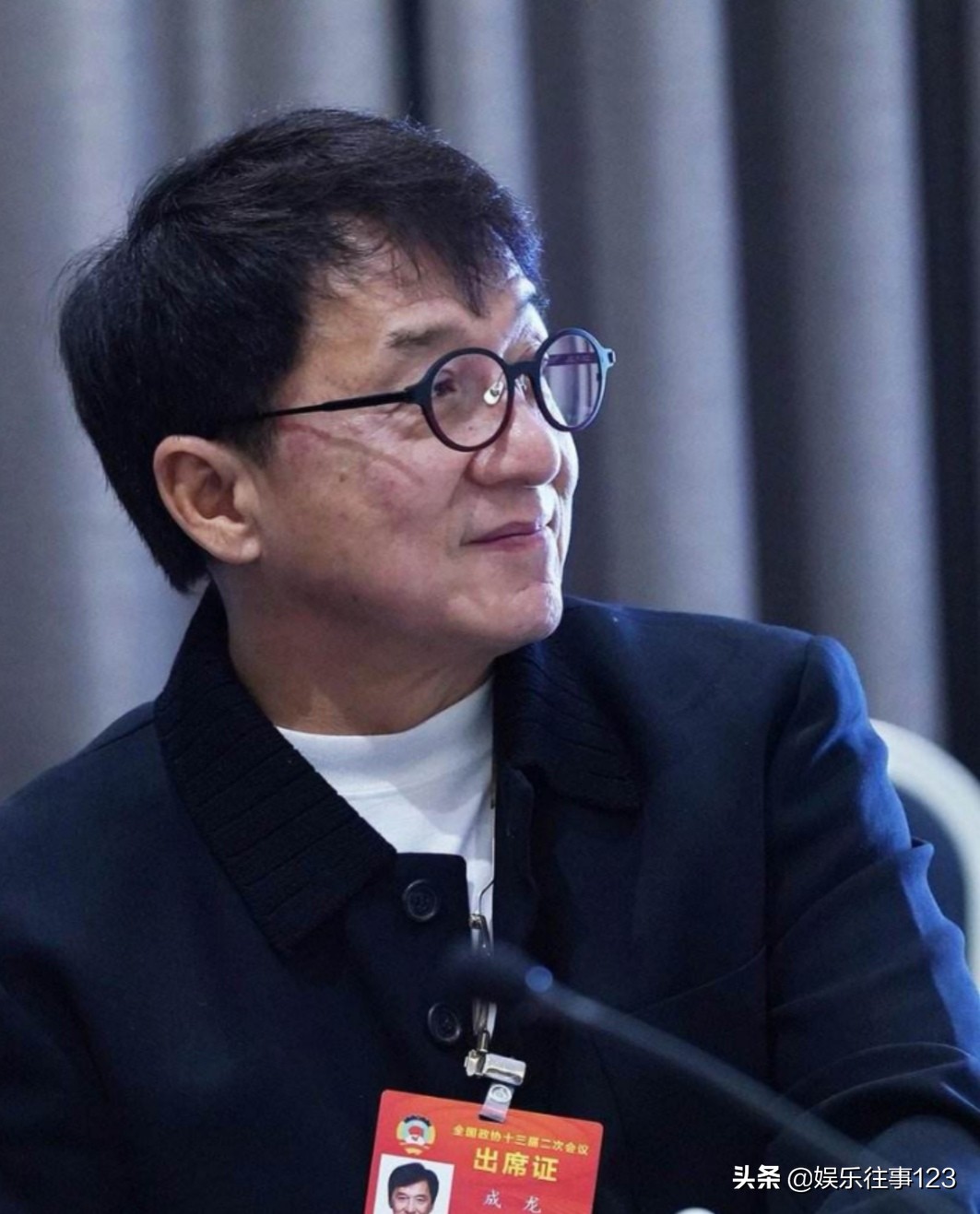 成龙在娱乐圈的地位和影响,成龙为什么在娱乐圈地位一直很高