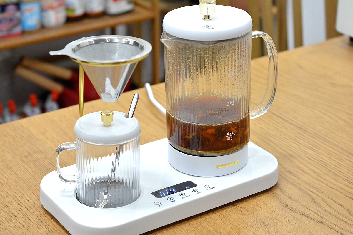 女士喝的桃胶,熬制桃胶羹