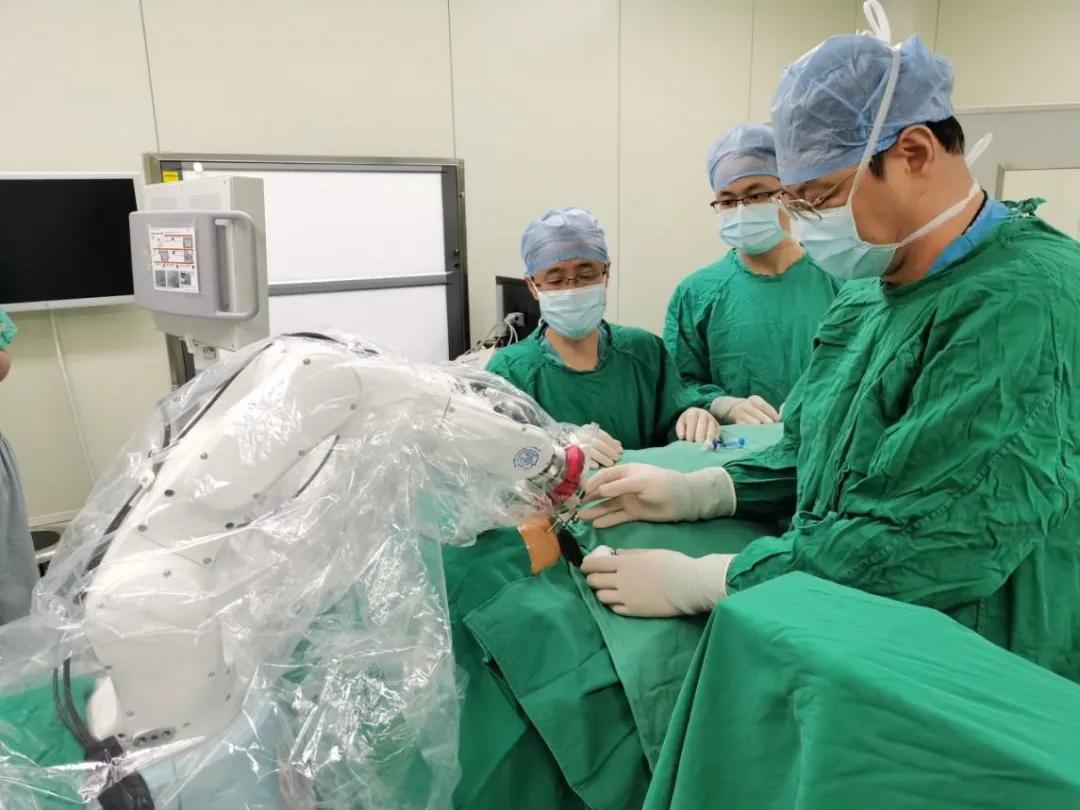 北医三院神经外科采用智能机器人微创球囊压迫术，为复杂三叉神经痛患者解除疼痛