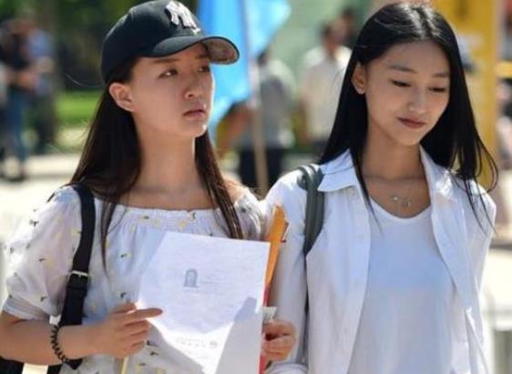 大学户口迁移必须是大一新生吗,大一新生户口迁移好还是不迁好