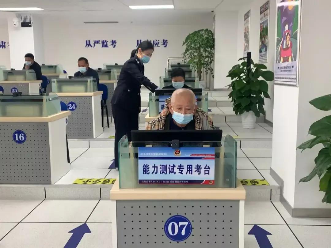 考电动三轮车驾照报名需要什么,考电动车三轮车驾驶证理论怎么考