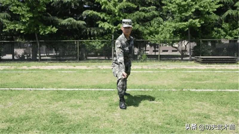 兵哥教你*首匕**格斗术（可用防身笔代替），招式简洁，刀刀击要害