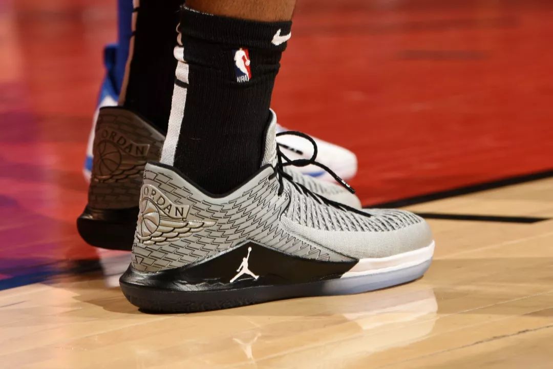 WEN赛场：Curry5助萌神*杀屠**速贷中心威少上脚签名战靴砍大号三双