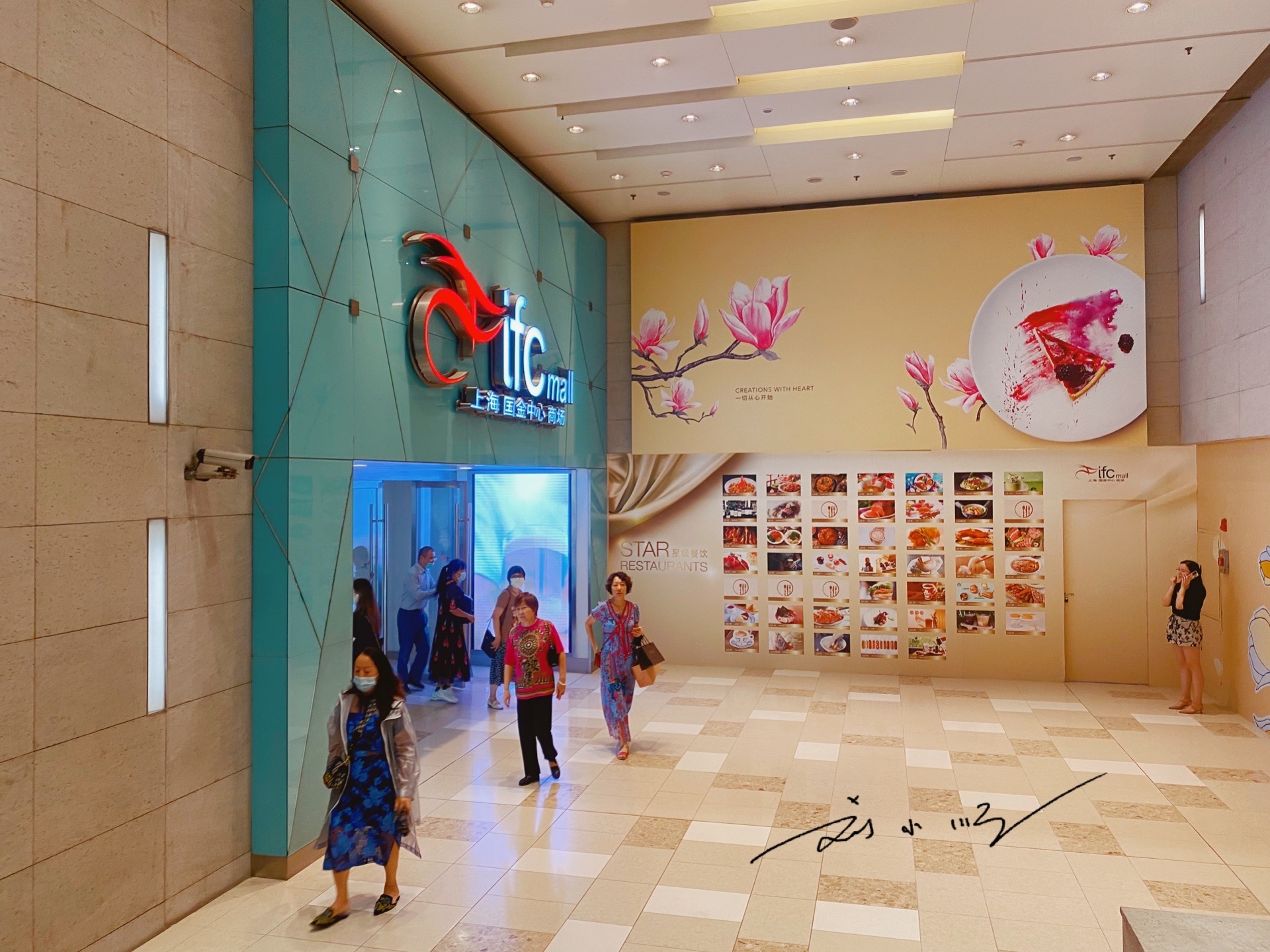 上海东方明珠塔周围哪个商场最大,上海魔都最大的商场