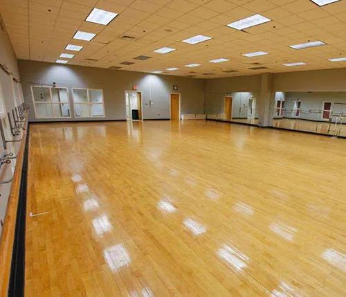 地板之间离得太近起拱怎么处理,地板起拱了怎么办视频