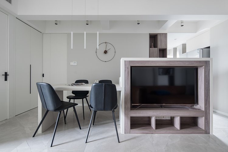 不走寻常路不坐寻常凳,客厅摆放餐桌椅效果图南北通透