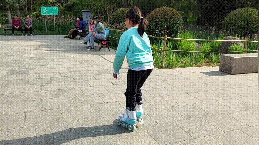 给孩子童年最好的礼物：儿童轮滑鞋