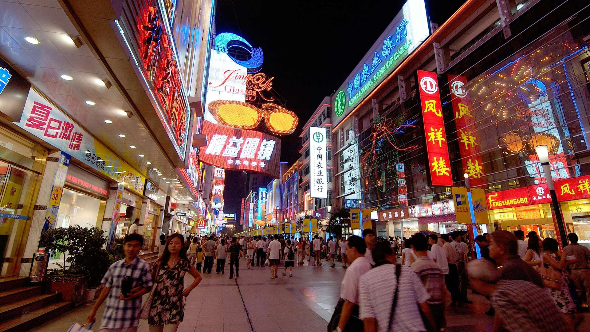 重庆弹子石老街和洪崖洞哪个好看,重庆洪崖洞vs成都宽窄巷子