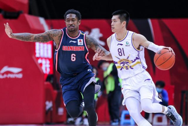 广东男篮29分大胜北控,广东周鹏三分