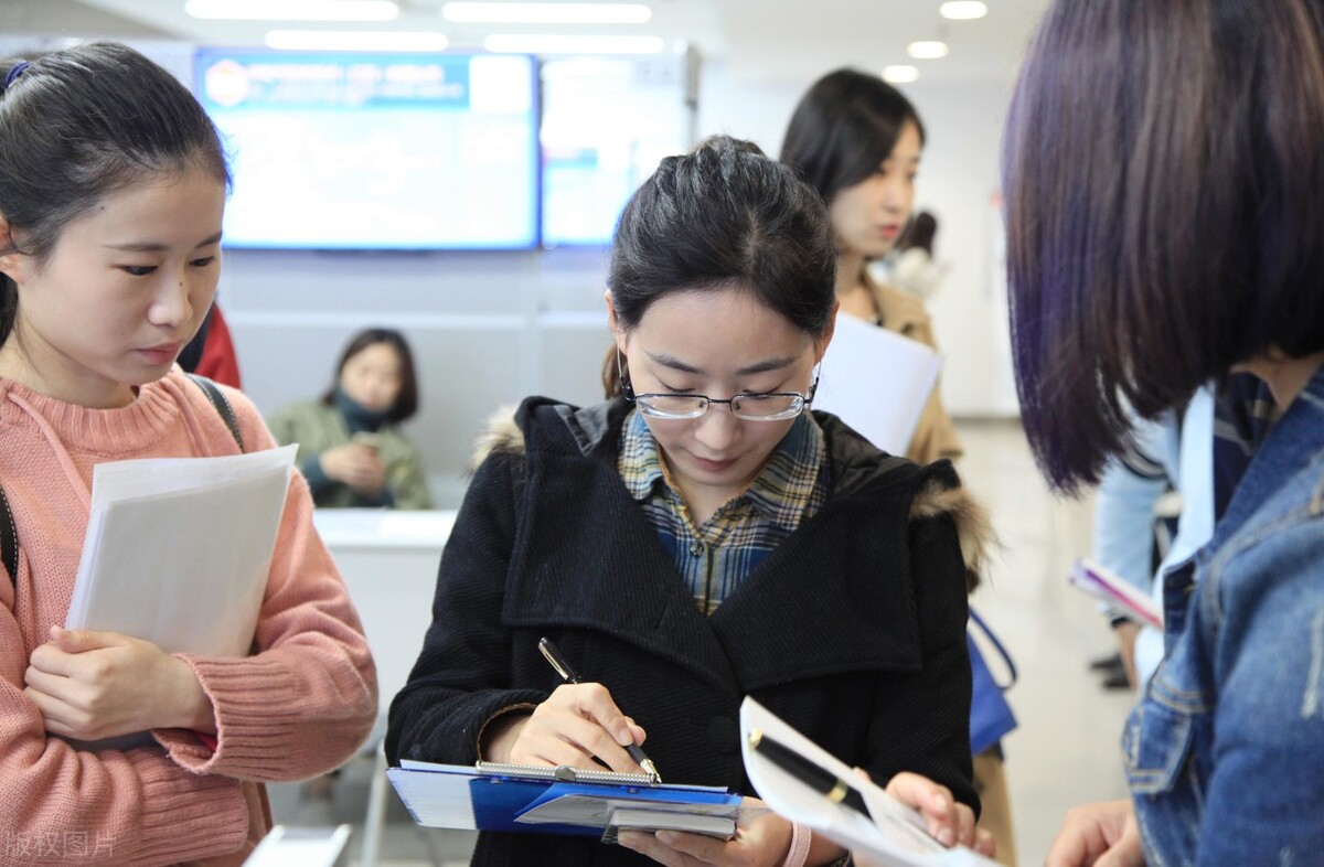 刚毕业年薪32w起2019校招薪酬,校招月薪6000怎样