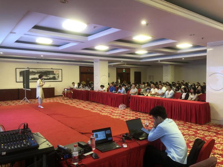 以专业孵化品质，以服务助力电商——洪海龙腾双十一重任在肩