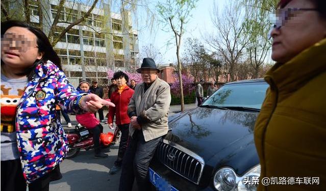 行车记录仪后摄像头安装哪里正确,行车记录仪后摄像头装哪个位置好